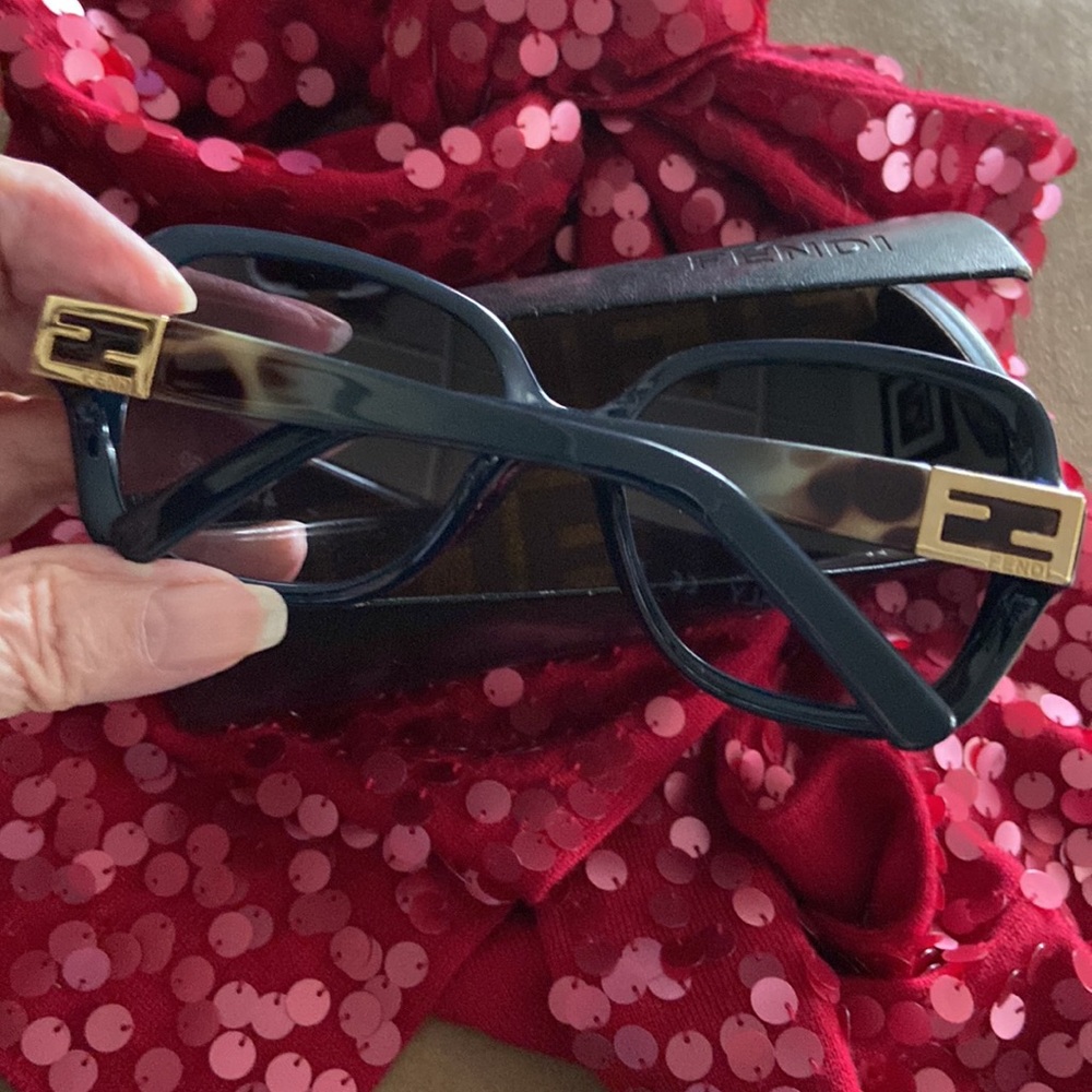 Fendi Sun Glasses - Picture 5 of 9